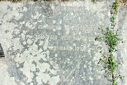 https://upload.wikimedia.org/wikipedia/commons/8/8a/Fellesgrav_for_svenske_og_norske_soldater.JPG